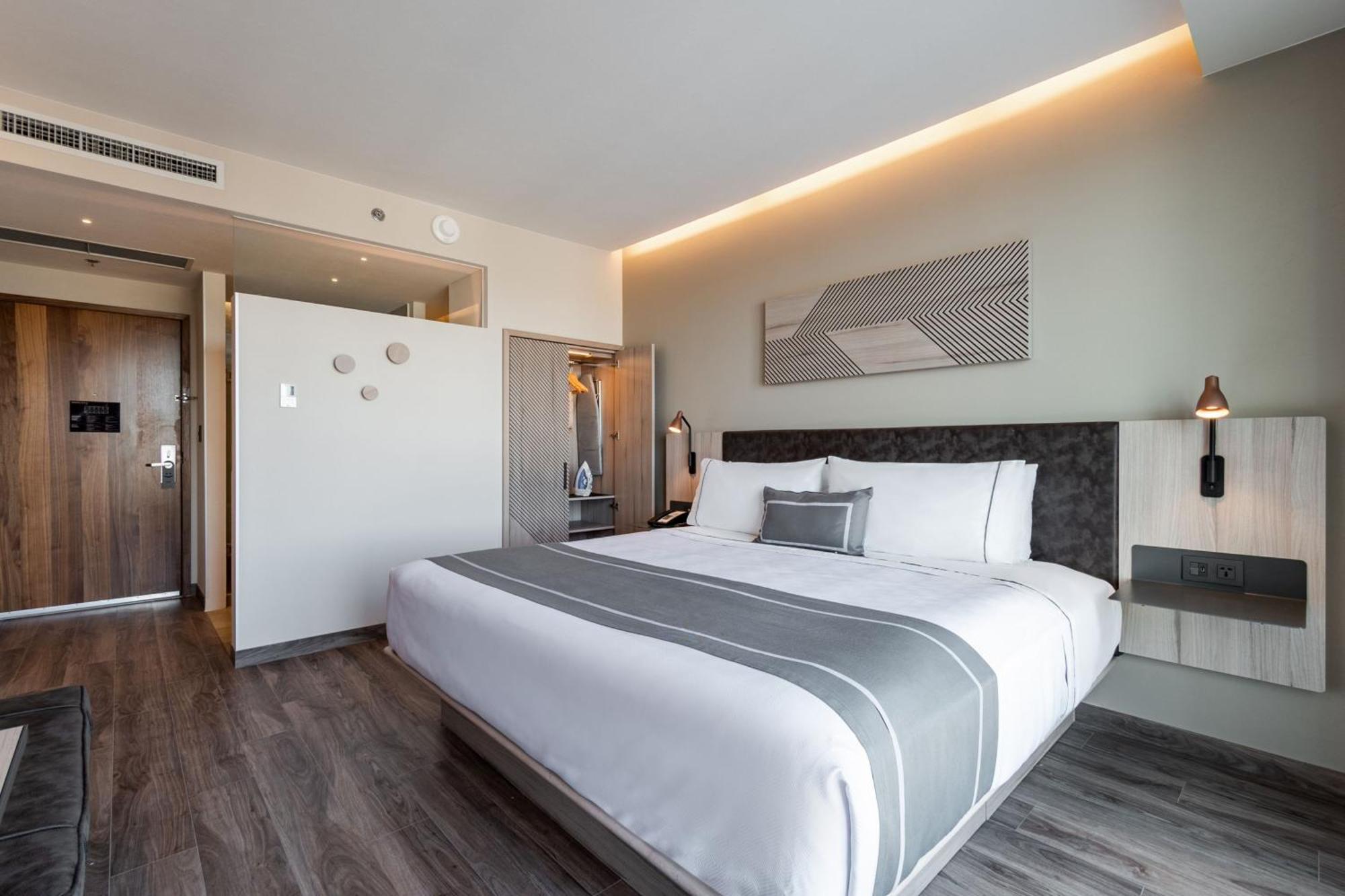 King Room,1534821580:JPEG